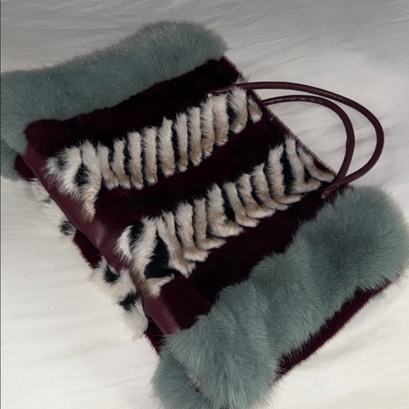 Akira HAVE IT ALL FAUX FUR TOTE Luxurious Multicolor Tote Bag Burgundy Blue - Picture 7 of 7